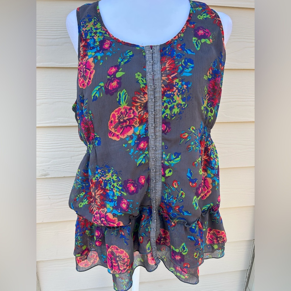 Decree Gray Floral Ruffle Camisole/Top, Size XL